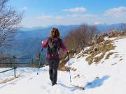 63 Bello scendere camminando sulla neve baciata dal sole